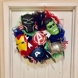 AVENGERS FANS multicolored wreath w/ your fav hero
